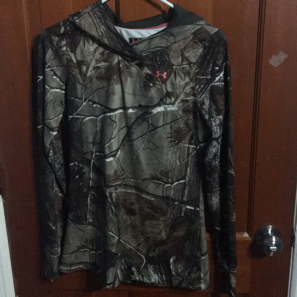 Fitted Under Armour camouflage hooded sweatshirt